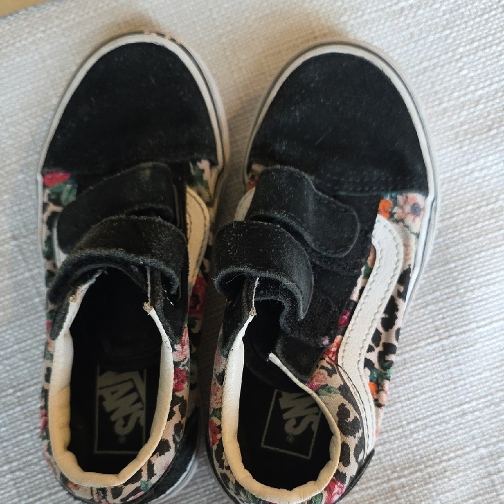 Floral Black and White Sneakers - Picture 4 of 4